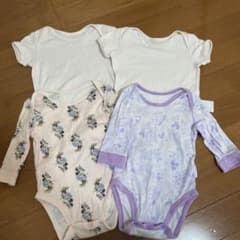 ユニクロベビー肌着 ロンパース 4点セットのサムネイル