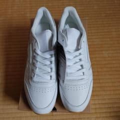 おのり様専用【新品タグ付】REEBOK レザー CL ホワイト 24.5cmのサムネイル
