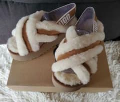 UGG ブラウン/クリーム ファーサンダル　厚底　新品未着用のサムネイル
