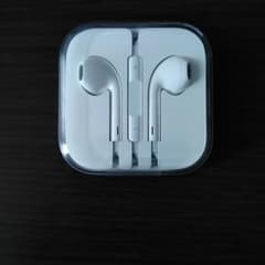 アップル純正品iPhone　イヤホンのサムネイル