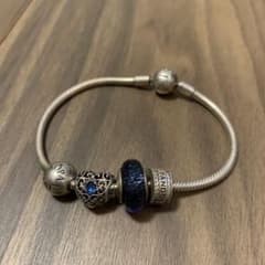 PANDORA パンドラ バングル ブレスレット チャーム4つ付のサムネイル