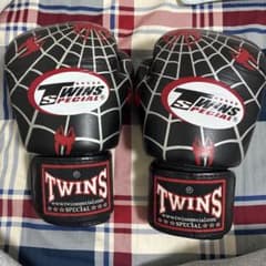 TWINS SPECIAL ボクシンググローブ 10oz スパイダー柄 ムエタイ - メルカリ