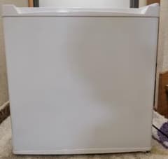 小型冷凍庫　アイリスプラザ 32L 1ドア PF-A32FD-Wのサムネイル