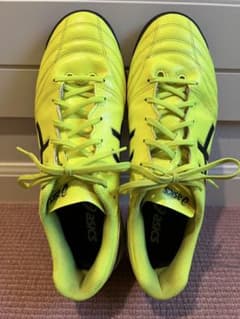 asics サッカーシューズ イエロー - メルカリ