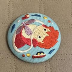 スタジオジブリ 崖の上のポニョ 刺繍 缶バッチ どんぐり共和国 - メルカリ