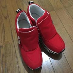 赤 厚底 インヒール スニーカーのサムネイル