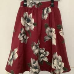 シェリーアイランド　花柄フレアスカート　ワインレッド