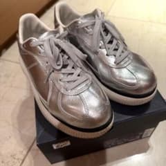 美品！Onitsuka Tiger Delecity スニーカー シルバー