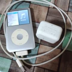 iPod classic 120GB（シルバー）第6世代 電源アダプタ付き - メルカリ
