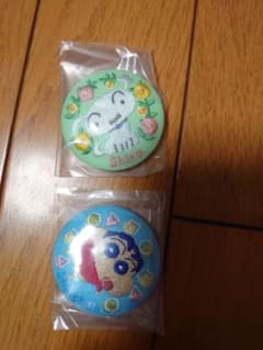 こころ様専用★クレヨンしんちゃん缶バッチ！２個のサムネイル