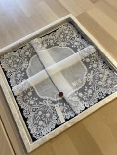 UN VRAI CADEAU スイス製レースハンカチ