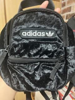 adidas originalsミニリュック　ベロア　黒のサムネイル