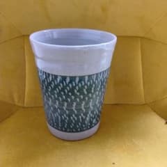 陶器 フリーカップ 刷毛目模様のサムネイル