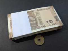 未使用 インド 2017年 ガンジー肖像 10ルピー 帯封100枚 - メルカリ