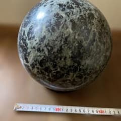 天然石球体和風置物 床間飾 20cm 黒御影石蛇紋岩 ボーリングボール位の