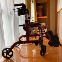 車イスにもなる歩行器のサムネイル