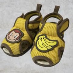 ⁠✨美品✨ おさるのジョージ サンダル 13cm 黄色 メッシュ 夏物 子供靴⁠のサムネイル