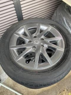 トヨタ　プリウスα 純正タイヤのサムネイル