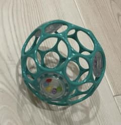 ❤️Oball オーボール❤️ラトル グリーン　知育玩具のサムネイル