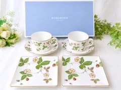 WEDGWOOD ワイルドストロベリーのカップ＆ソーサー2客スクエアプレート