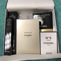 CHANEL シャネル　プレゼント　包装　クリスマスのサムネイル