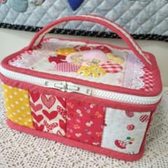 バニティポーチ パッチワークポーチ パッチワーク ハンドメイド 赤色