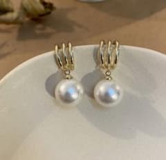 新品送料無料☆パール一粒ピアス パールアクセサリー ホワイト 両耳のサムネイル