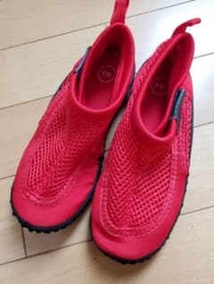 <美品> キッズ用 水遊び靴 水陸両用 男女兼用 18cmのサムネイル