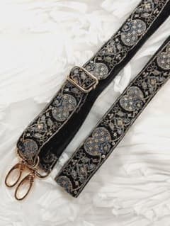 特価J-37インド刺繍リボン※ショルダーストラップ　スマホストラップ　送料込みのサムネイル