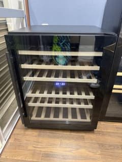 ワインセラー 木製棚 黒色 デジタル表示　2温度帯　51本入り ワインセラー 木製棚 黒色 デジタル表示 2温度帯 51本入り - メルカリ
