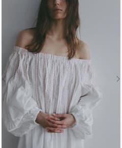 【ETRE】オフショルダー ロングワンピースのサムネイル