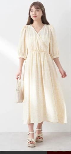 earth music&ecologyカシュクール小花柄ワンピース イエローのサムネイル