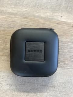 SHURE イヤホンキャリングケースEASQR-ZIPCASE-BLK - メルカリ