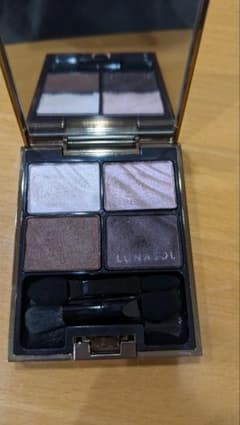 LUNASOL ルナソル ベルベットフルアイズ 01 アイシャドウのサムネイル