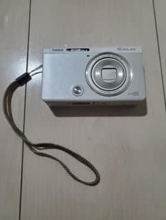 CASIO EXILIM EX-ZR70 デジカメ 白 ケース付き CASIO EXILIM EX-ZR70 デジカメ 白 ケース付き - メルカリ