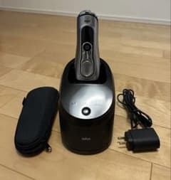 【週末値下げ❗️】Braun シリーズ9 洗浄器、専用ケース、洗浄液、ブラシ付きのサムネイル