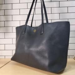 【美品】 トリーバーチ A4 ロビンソン トートバッグ　ハンド 美品 トリーバーチ ロビンソン レザー トートバッグ ロゴ 金具 大容量
