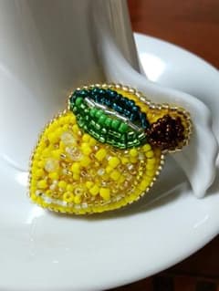 レモン ビーズ刺繍ブローチのサムネイル