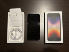 iPhone SE (第3世代) ミッドナイト 128 GB docomoのサムネイル