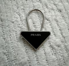 ★早い者勝ち★PRADA ★三角形メタルキーホルダー•キーリングのサムネイル