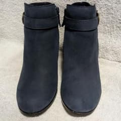 【美品】COLE HAAN スエード調 ショート ブーツ ネイビー 24.5cmのサムネイル