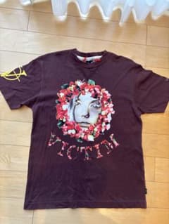 VICTIM Tシャツ ダークブラウン Mサイズのサムネイル