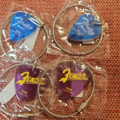 お値下げ中★Fender ギターピック キーホルダー 4点セットのサムネイル