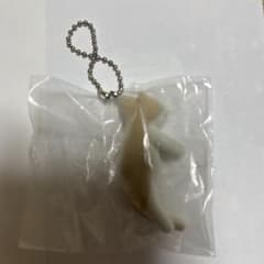 猫 フィギュア キーホルダー ボールチェーン付き つられた猫ハチワレのサムネイル