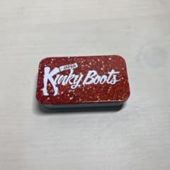 キンキーブーツ　三浦春馬　ローラ　缶　タブレットケース キンキーブーツ 2019 タブレット缶 タブレットケース - メルカリ