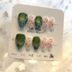ハンドメイド♡ショートアーモンド♡Mサイズ♡桜デザインネイルチップのサムネイル
