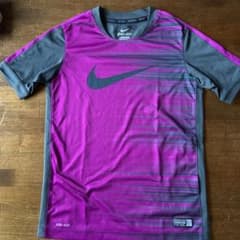 NIKE トレーニングシャツ　130のサムネイル