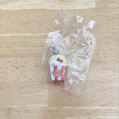 ハローキティ アメリカンデザイン ガチャ めじるし アクセサリー ポップコーンのサムネイル
