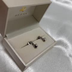 【箱付き】BLESS シルバースタッドピアス スワロフスキーキューブピアスのサムネイル