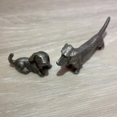 可愛い動物たちの置き物のサムネイル